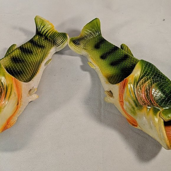 Green Bass Fish Flops Sandals Fishing Flip Flops Men's 42/43 9.5 Summer Gag Gift - Picture 6 of 13